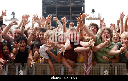 Das Publikum beim Carling Reading Festival 2007 in Reading, Berkshire. Stockfoto