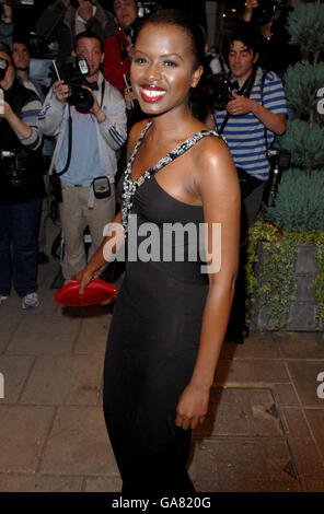 June Sarpong kommt zu einem Mayor's London Black Leaders Dinner zu Ehren von Nelson Mandela im Dorchester Hotel, London. Stockfoto