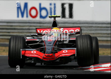 Der britische McLaren Mercedes-Pilot Lewis Hamilton beim Grand Prix von Ungarn auf dem Hungaroring-Kurs bei Budapest, Ungarn. Stockfoto