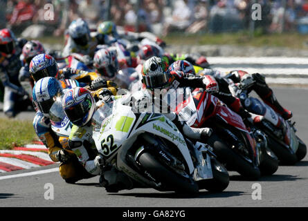 Der britische James Toseland auf dem Weg zum Sieg in der SBK World Superbike Championship auf dem Brands Hatch Circuit, Kent. Stockfoto