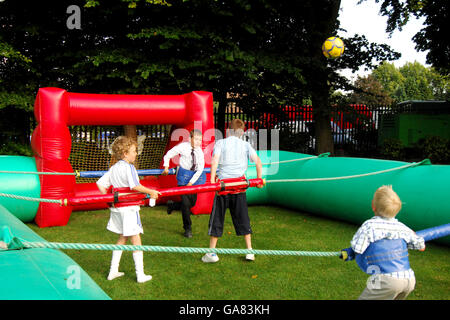 Horse Racing - PFA & Elmbridge Nacht - Sandown Park Stockfoto