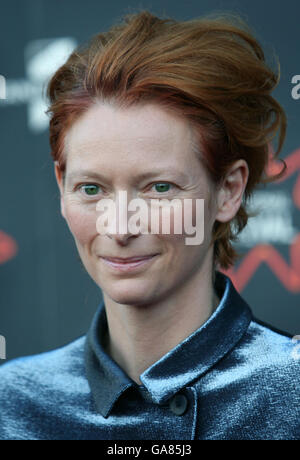 Tilda Swinton kommt zur Eröffnungsnacht ihres Films Hallam Foe beim Edinburgh International Film Festival an. Stockfoto