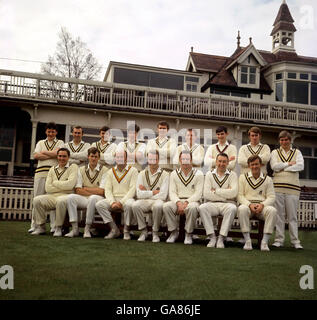 Warwickshire County Cricket Club Back Row: Flick, Abberley, Warner, Gray, Blenkiron. Gordon, McVicker, Hemmings, Bayley. Vordere Reihe: Jameson, Brown, Stewart, Smith (Hauptmann), Bister, Cartwright und Amiss. Stockfoto