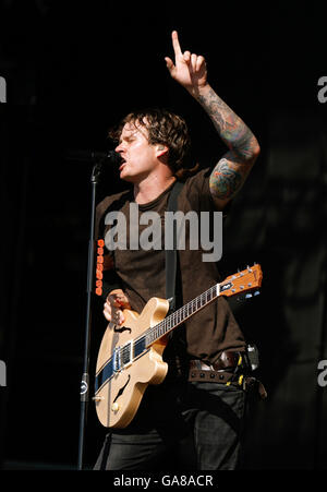 Tom DeLonge of Angels & Airwaves tritt auf der Bühne des Carling Reading Festivals 2007 in Reading, in der Grafschaft von Reading, auf. Stockfoto