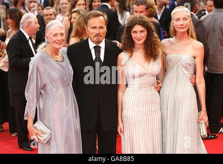 Ctors Franco Nero, Daisy Bevan, Vanessa Redgrave und Joely Richardson bei der Premiere der Buße auf den 64. Internationalen Filmfestspielen von Venedig. Stockfoto