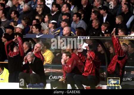 Fußball - FA Barclaycard Premiership - Leeds United / Sunderland. Sunderlands Manager Peter Reid hält seinen Kopf nach einer engen Fehlfunktion in den Händen Stockfoto