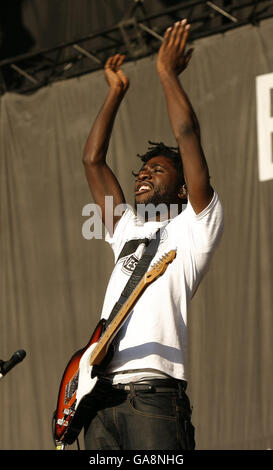 Carling Reading Festival 2007. Bloc Party tritt auf der Hauptbühne beim Carling Reading Festival 2007 in Reading, in der Grafschaft von Berlin, auf. Stockfoto