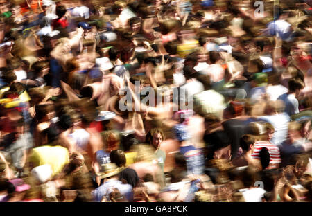 Das Publikum beim Carling Reading Festival 2007 in Reading, Berkshire. Stockfoto