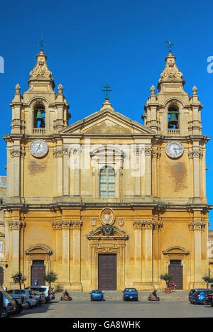 Kathedrale des heiligen Paulus in der ummauerten stillen Stadt Mdina. Stockfoto