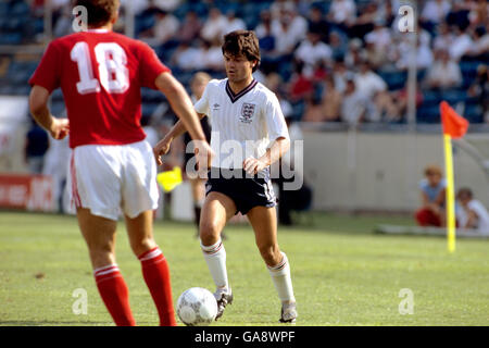 Fußball - FIFA Fußball-Weltmeisterschaft Mexiko 1986 - Gruppe F - England / Polen - Universitario Stadium. Steve Hodge, England Stockfoto