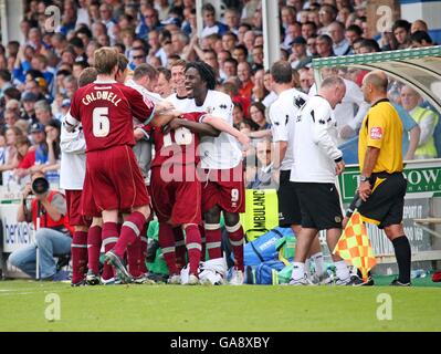 Fußball - Coca-Cola Football League Championship - Colchester United / Burnley - Layer Road. Alan Mahon von Burnley feiert sein Tor Stockfoto