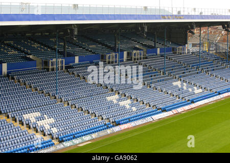 Eine allgemeine Ansicht des Fratton Park, Heimat von Portsmouth, zeigt den Nordstand vom Fratton End aus gesehen. Bilddatum: Mittwoch, 22. August 2007. Bildnachweis sollte lauten: Chris Ison/PA Wire. Stockfoto