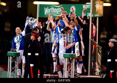 Fußball - Worthington Cup - Finale - Tottenham Hotspur gegen Blackburn Rovers. Die Spieler von Blackburn Rovers feiern den Sieg Stockfoto