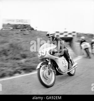 Motorradfahren, Marken Hatch, 1961. Mike Hailwood fährt auf einer Honda RC162 250 ccm. Stockfoto