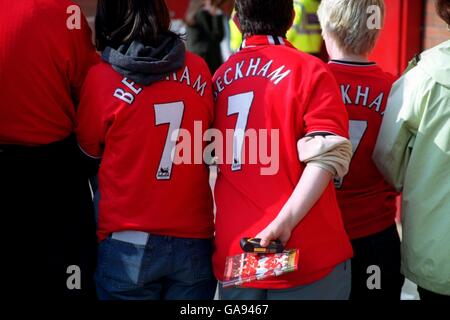 Fußball - UEFA Champions League - Viertelfinale - zweite Etappe - Manchester United gegen Deportivo La Coruna. Die Fans von Manchester United sind sich über ihren Helden einig Stockfoto