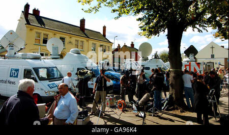 Presse vor der McCann-Residenz im Dorf Rothley. Stockfoto