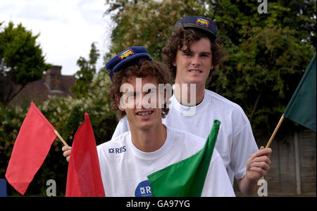 Tennis - Andy & Jamie Murray besuchen RBS Supergrounds Schema - Dorchester Grundschule Stockfoto