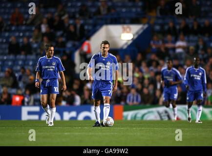 Fußball - UEFA Champions League - Gruppe B - Chelsea / Rosenborg - Stamford Bridge. Chelsea's Joe Cole (l) und Andriy Shevchenko sind niedergeschlagen, nachdem Rosenborgs Miika Koppinen das Eröffnungstor erzielt hat Stockfoto