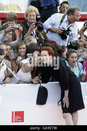 AP OUT Tilda Swinton kommt zur Premiere ihres Films 'Michael Clayton', während der Filmfestspiele Venedig in Venedig, Italien. Stockfoto