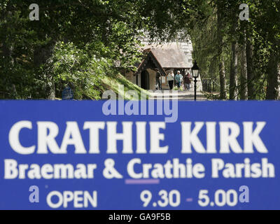 Allgemeine Ansicht der Crathie Kirche in Crathie Kirk, Aberdeenshire, wo die britische Königin Elizabeth II. Einen Sonntagsgottesdienst besuchte. Stockfoto