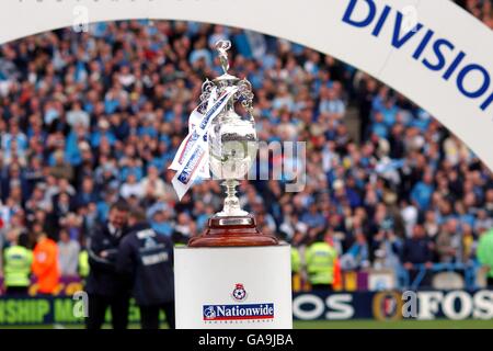 Fußball - Nationwide League Division One - Manchester City / Portsmouth. Die Nationwide First Division Championship Trophy Stockfoto