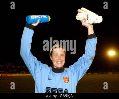 Emma Byrne von Arsenal Ladies feiert den Sieg in der Premier League der Frauen Titel Stockfoto