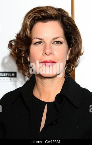 Marcia Gay Harden kommt bei der Weltpremiere der Rails and Ties während des Toronto International Film Festival 2007 im Elgin Theatre an. Stockfoto