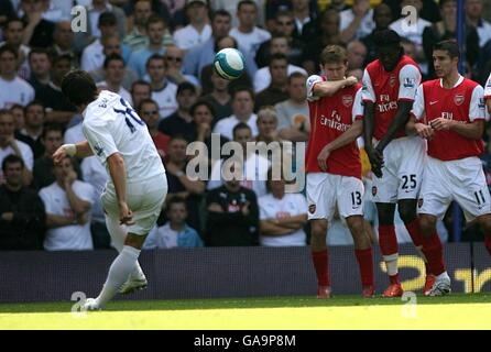 Fußball - Barclays Premier League - Tottenham Hotspur gegen Arsenal - White Hart Lane. Gareth Bale von Tottenham Hotspur erzielt das erste Tor des Spiels Stockfoto