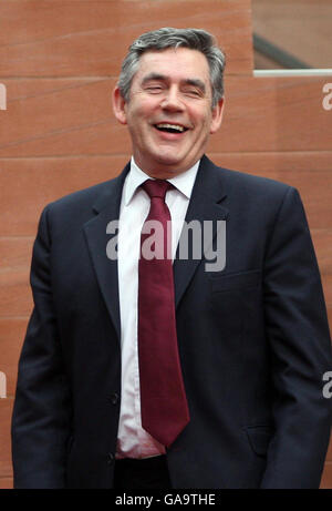 Der britische Premierminister Gordon Brown bei der Eröffnung des neuen 180-Millionen-Hauptquartiers der BBC Scotland in Glasgow. Stockfoto