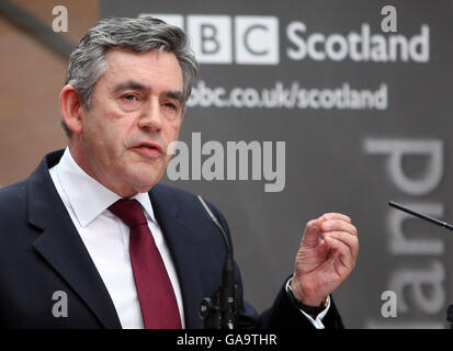 Der britische Premierminister Gordon Brown bei der Eröffnung des neuen 180-Millionen-Hauptquartiers der BBC Scotland in Glasgow. Stockfoto