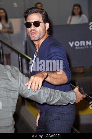 Edgar Ramirez unterwegs für Promi-Schnappschüsse - do, New York, NY 4. August 2016. Foto von: Derek Sturm/Everett Collection Stockfoto