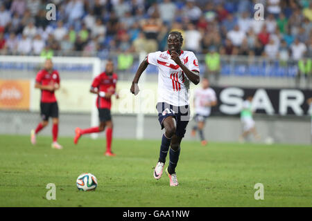 Gabala-City-Stadion. 4. August 2016. Gebele, Aserbaidschan. Europa League Fußball. Gabala gegen Lille. Eder (Lille) bricht nach vorne mit dem Ball © Action Plus Sport/Alamy Live News Stockfoto