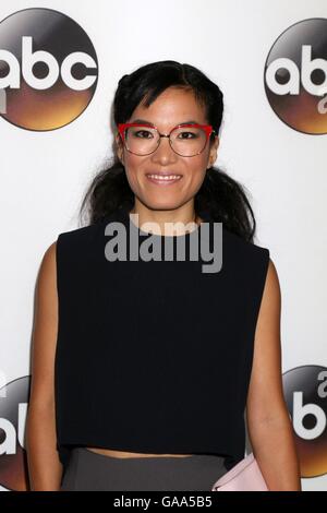 Ali Wong im Ankunftsbereich für Disney ABC Television Group Gastgeber TCA Sommer Presse-Tour, The Beverly Hilton Hotel, Beverly Hills, CA 4. August 2016. Foto von: Priscilla Grant/Everett Collection Stockfoto