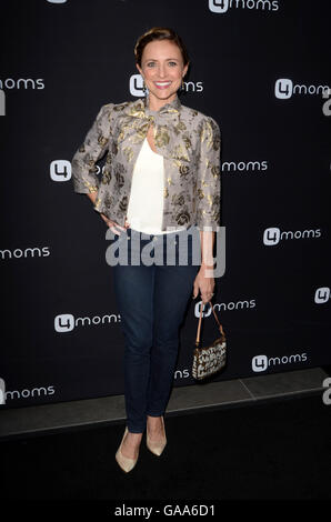LOS ANGELES, CA - 4 AUGUST: Christine Lakin beim 4Moms Start des weltweit ersten selbstinstallierend Autositz im Petersen Automotive Museum in Los Angeles, Kalifornien am 4. August 2016. Bildnachweis: David Edwards/MediaPunch Stockfoto
