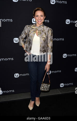 LOS ANGELES, CA - 4 AUGUST: Christine Lakin beim 4Moms Start des weltweit ersten selbstinstallierend Autositz im Petersen Automotive Museum in Los Angeles, Kalifornien am 4. August 2016. Bildnachweis: David Edwards/MediaPunch Stockfoto