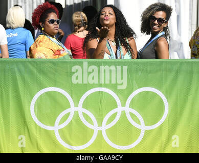 Rio De Janeiro, Brasilien. 5. August 2016. Menschen-Warteschlange in Maracana-Stadion in Rio De Janeiro, Brasilien, am 5. August 2016 erhalten. © Wang Peng/Xinhua/Alamy Live-Nachrichten Stockfoto