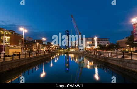 Das Einkaufszentrum Gunwharf Quays in Portsmouth eröffnet am 28. Februar 2001 Stockfoto