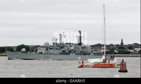 Das Klipper-Boot Hull und Humber segelt auf dem Fluss Mersey in Vorbereitung auf das sechste Clipper Round the World Yacht Race. Stockfoto