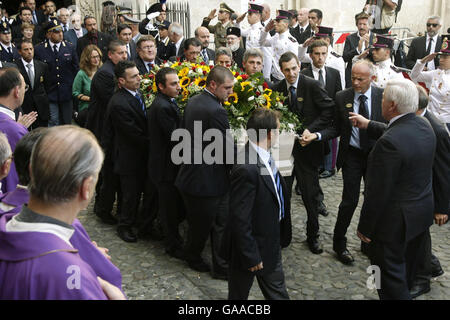 Das Begräbnis des Opernsängers Luciano Pavarotti in der Kathedrale Duomo Di Modena aus dem 12. Jahrhundert in Italien. Stockfoto