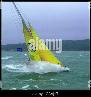 AJAX-NEWS-FOTOS. 1996. SOLENT, ENGLAND. -BT-GLOBALE HERAUSFORDERUNG RENNEN - HEIDE VERSICHERT II SCHLACHTEN DURCH SCHWERER SEE UND ORKANARTIGEN WINDEN ZU BEGINN DES RENNENS. FOTO: JONATHAN EASTLAND/AJAX. REF: 960648 / HEIDE VERSICHERTER II. Stockfoto