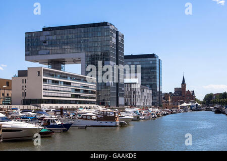 Deutschland, Köln, die Kran-Häuser am Hafen Rheinau Architekten Hadi Teherani, im Hintergrund die alte Häfen Meister o Stockfoto