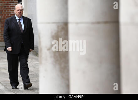 Irlands Finanzminister Michael Noonan kommt für die Nord-Süd Ministertagung in Dublin Castle in Dublin, Irland. Stockfoto