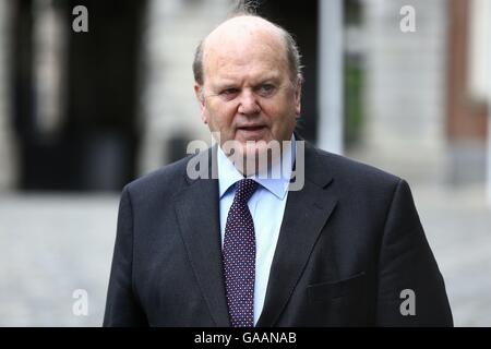 Irlands Finanzminister Michael Noonan kommt für die Nord-Süd Ministertagung in Dublin Castle in Dublin, Irland. Stockfoto