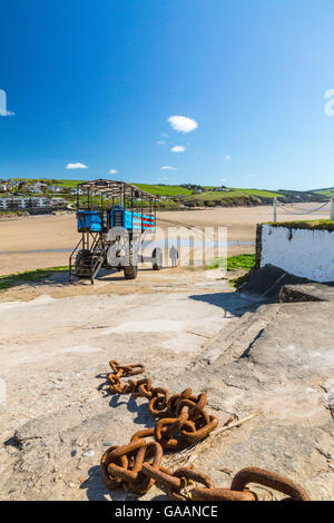 Das Meer-Traktor, der transportiert Besucher auf Burgh Island bei Ebbe, South Devon, England, UK Stockfoto