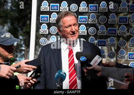 Sydney, Australien. 4. Juli 2016. Die Sydney Swans Swans CEO und Managing Director Andrew Ireland spricht zu den Medien bei der Vorstellung des Aktionsplans ihre Versöhnung zusammen mit Spielern Lance Franklin und Dane Rampe, die den Club RAP Ausschuss angehören. Der Start fiel mit der City of Sydney NAIDOC Woche feiern im Hyde Park. © Hugh Peterswald/Pacific Press/Alamy Live-Nachrichten Stockfoto