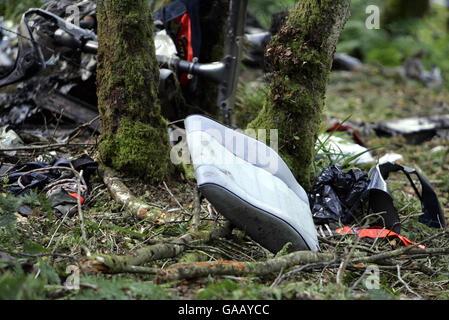 Hubschrauberabsturz in Schottland. Die Szene nach dem Heizer, in der Colin McRae flog, stürzte in der Nähe seines Hauses in Larakshire ab. Stockfoto