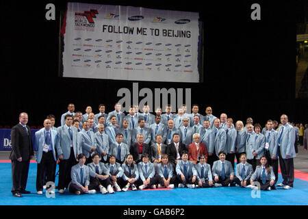 Leichtathletik - 2007 World Taekwondo Peking Olympic Qualification - MEN Arena. Gruppenbild der Organisatoren und Beamten Stockfoto