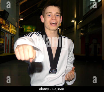 Leichtathletik - 2007 World Taekwondo Peking Olympic Qualification - MEN Arena. Ein Teilnehmer zeigt seine Taekwondo-Fähigkeiten Stockfoto