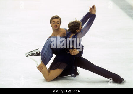 Die Briten Jayne Torvill und Christopher Dean spielen ihr Gold „Bolero“-Routine für Medaillengewinner Stockfoto