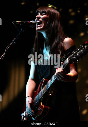 Feist live im Konzert im Shepherds Bush Empire in West London. Stockfoto